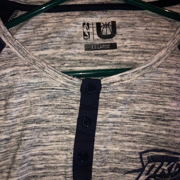 Official NBA OKlahoma City Thunder shirt - Picture 3 of 3